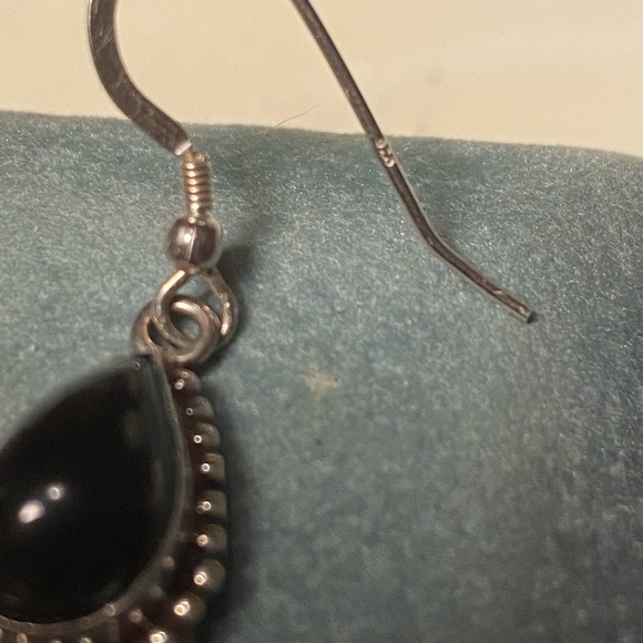 ๐ 925 sterling silver, rain drop cabochon onyx chandelier earrings. - Picture 5 of 6